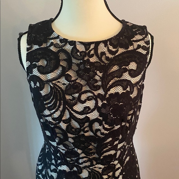 The limited New black lace size 6 with white lining - Picture 2 of 9